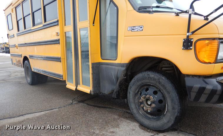 image for item FA9270 2004 Ford E450 school bus