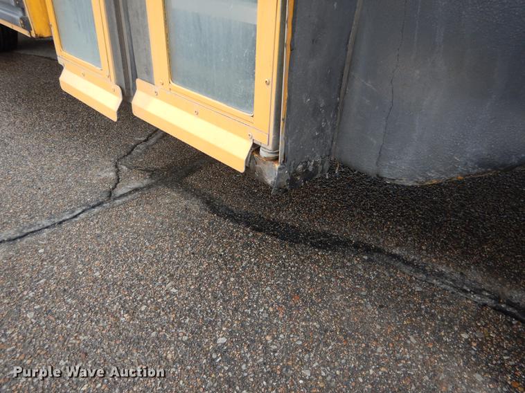 image for item FA9270 2004 Ford E450 school bus