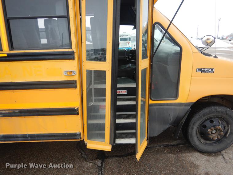 image for item FA9270 2004 Ford E450 school bus
