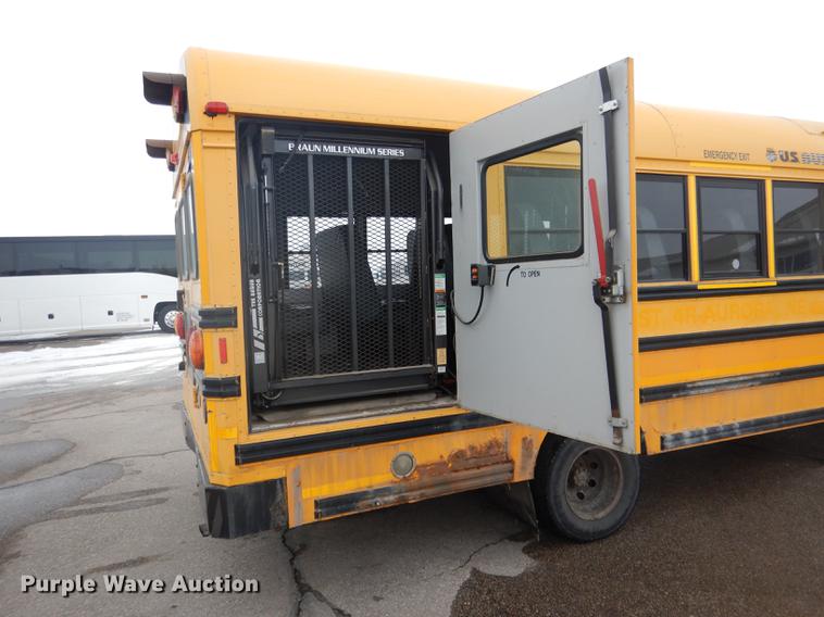 image for item FA9270 2004 Ford E450 school bus