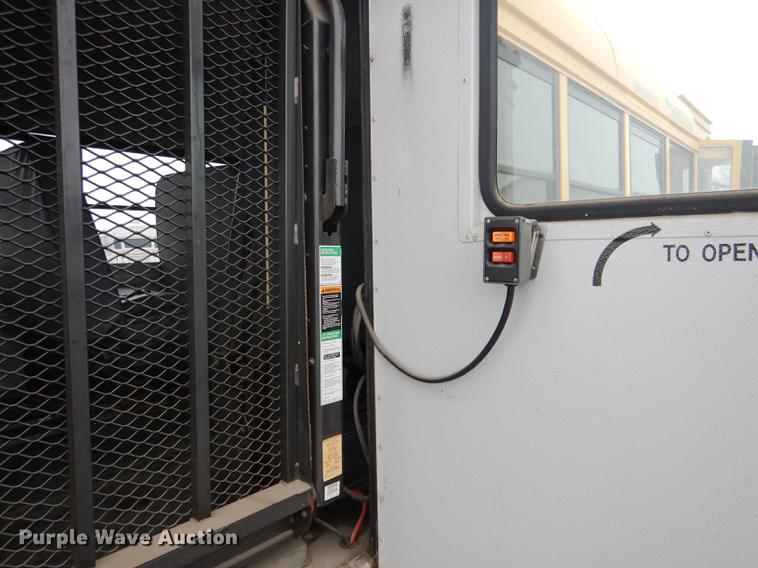 image for item FA9270 2004 Ford E450 school bus