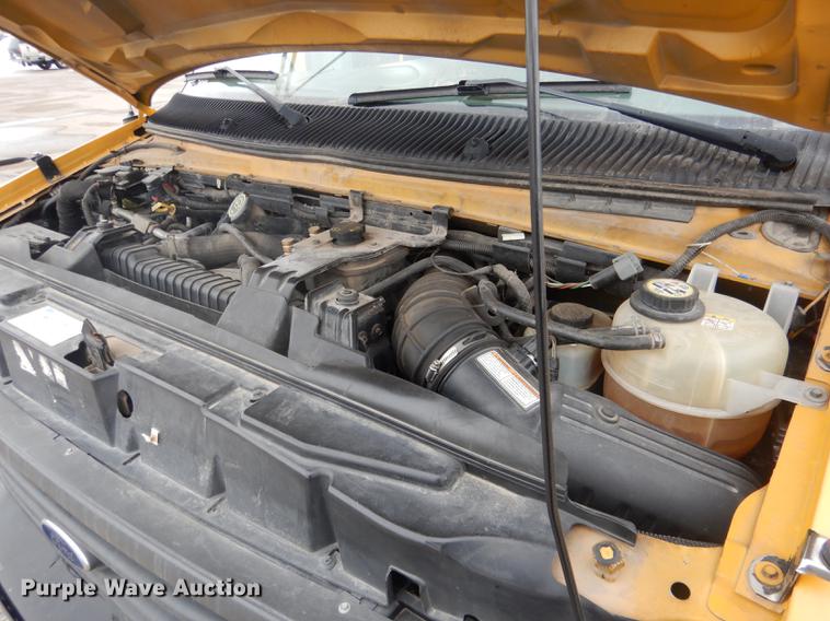 image for item FA9270 2004 Ford E450 school bus