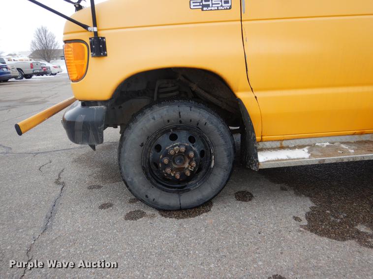 image for item FA9270 2004 Ford E450 school bus
