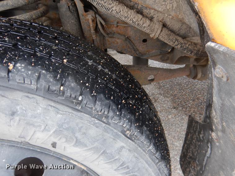 image for item FA9270 2004 Ford E450 school bus