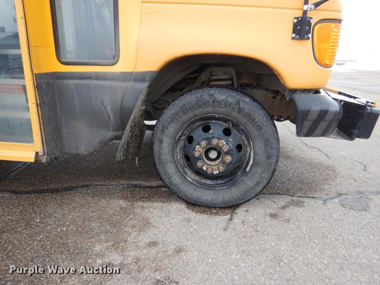image for item FA9270 2004 Ford E450 school bus