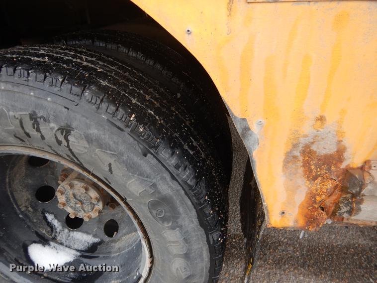 image for item FA9270 2004 Ford E450 school bus