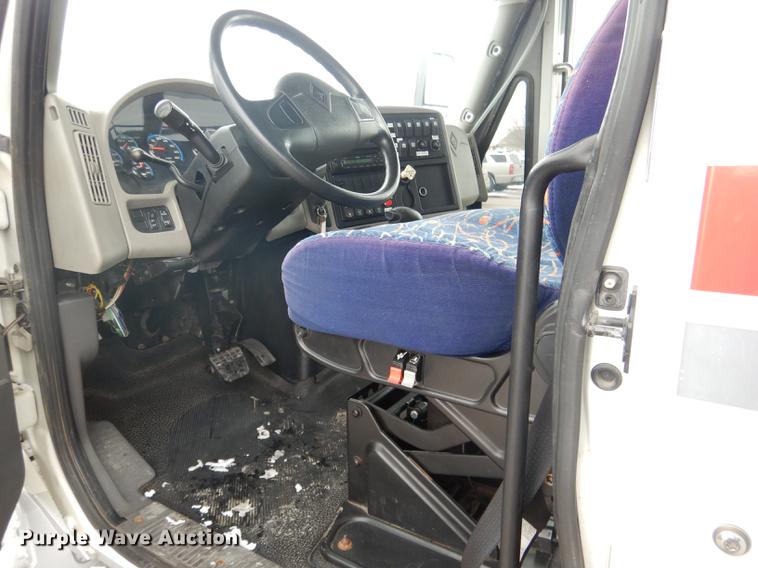 image for item FA9271 2008 International Champion shuttle bus