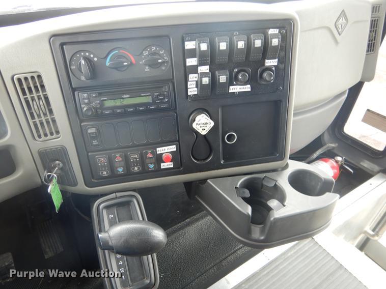 image for item FA9271 2008 International Champion shuttle bus