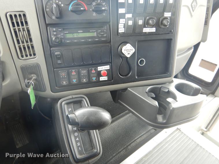 image for item FA9271 2008 International Champion shuttle bus