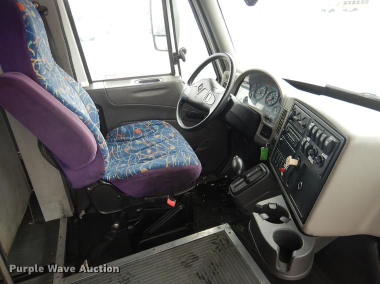 image for item FA9271 2008 International Champion shuttle bus