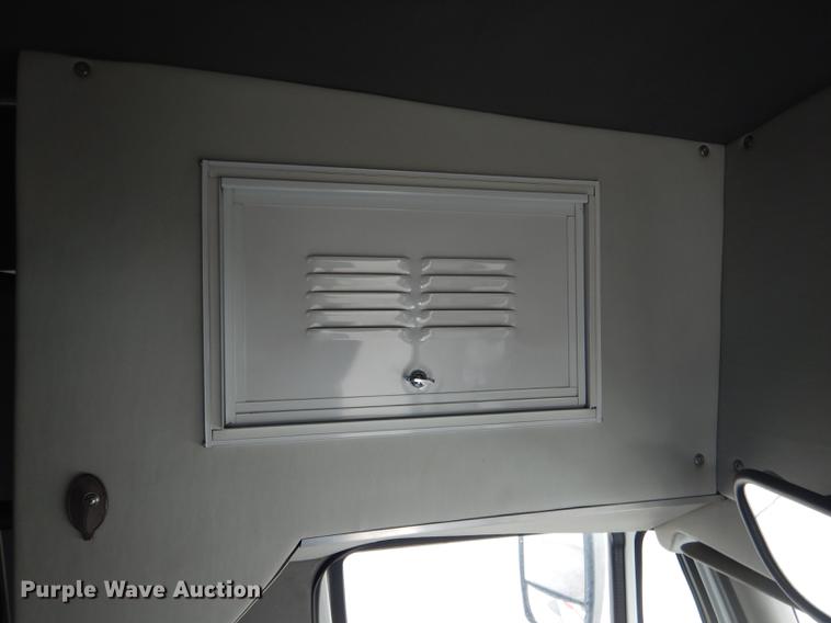 image for item FA9271 2008 International Champion shuttle bus