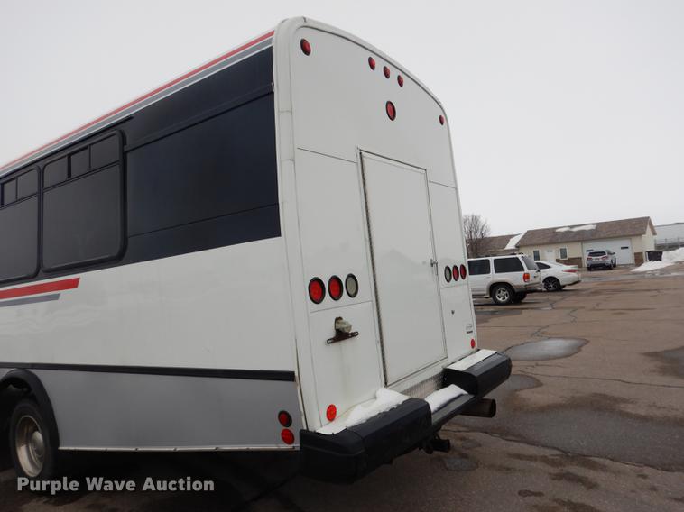 image for item FA9271 2008 International Champion shuttle bus