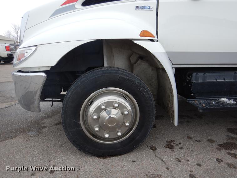 image for item FA9271 2008 International Champion shuttle bus