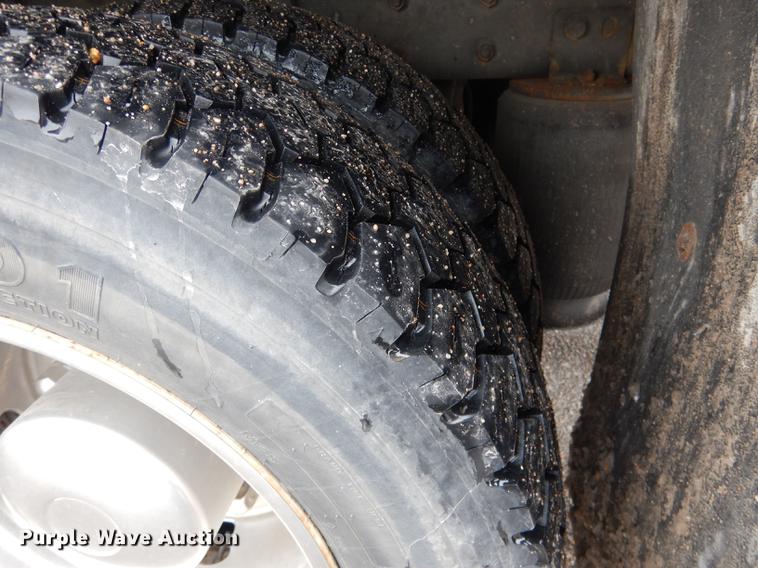 image for item FA9271 2008 International Champion shuttle bus