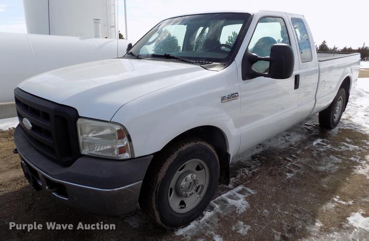 image for item FA9505 2006 Ford F250 Super Duty XL SuperCab pickup truck