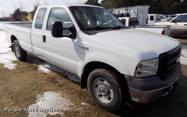 image for item FA9505 2006 Ford F250 Super Duty XL SuperCab pickup truck