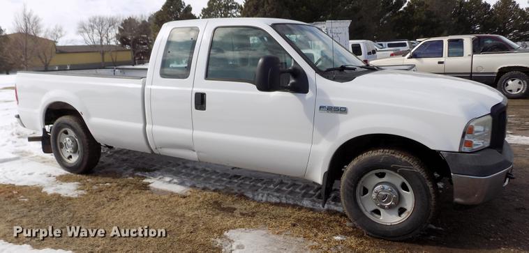 image for item FA9505 2006 Ford F250 Super Duty XL SuperCab pickup truck