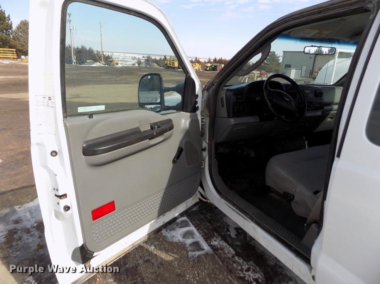 image for item FA9505 2006 Ford F250 Super Duty XL SuperCab pickup truck