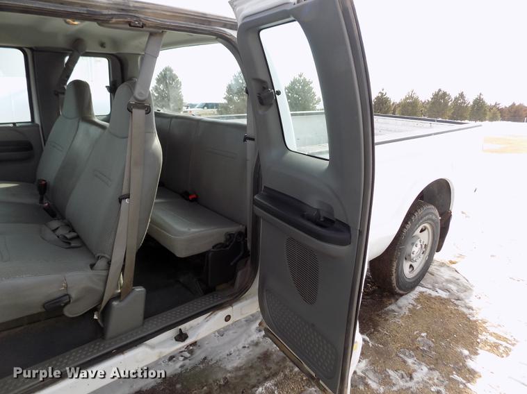 image for item FA9505 2006 Ford F250 Super Duty XL SuperCab pickup truck