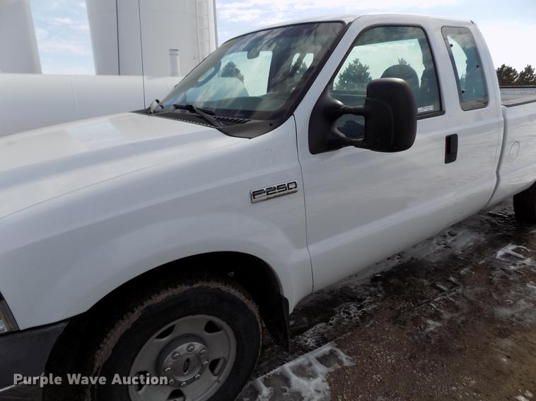 image for item FA9505 2006 Ford F250 Super Duty XL SuperCab pickup truck