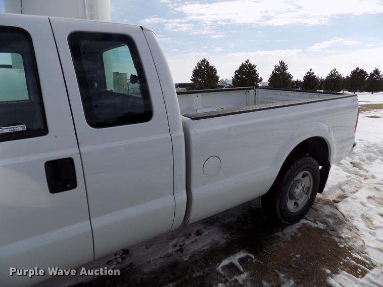 image for item FA9505 2006 Ford F250 Super Duty XL SuperCab pickup truck