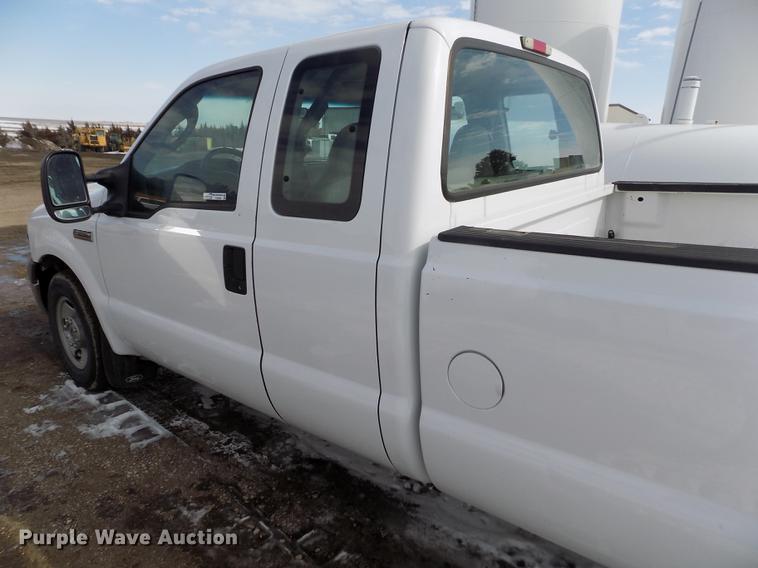 image for item FA9505 2006 Ford F250 Super Duty XL SuperCab pickup truck
