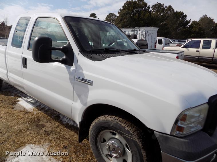image for item FA9505 2006 Ford F250 Super Duty XL SuperCab pickup truck