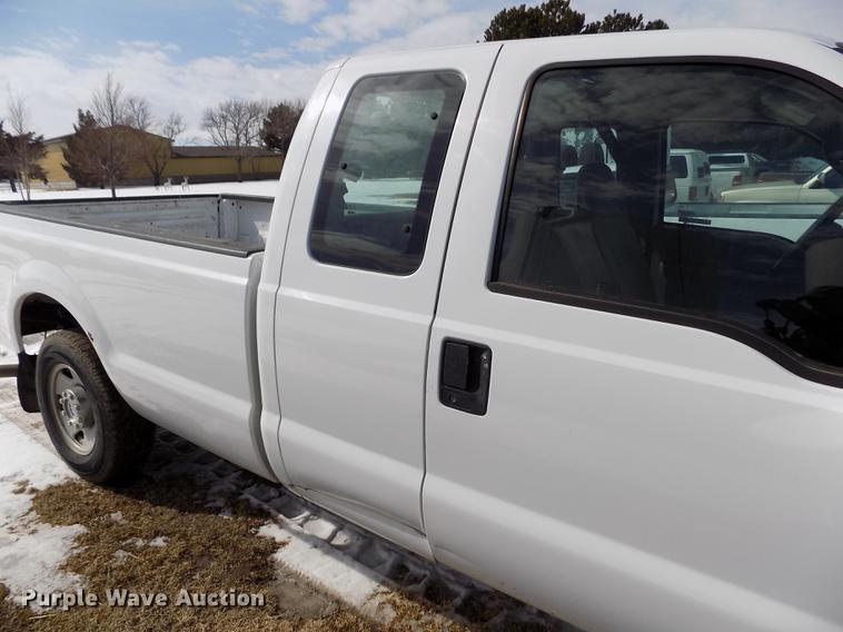 image for item FA9505 2006 Ford F250 Super Duty XL SuperCab pickup truck