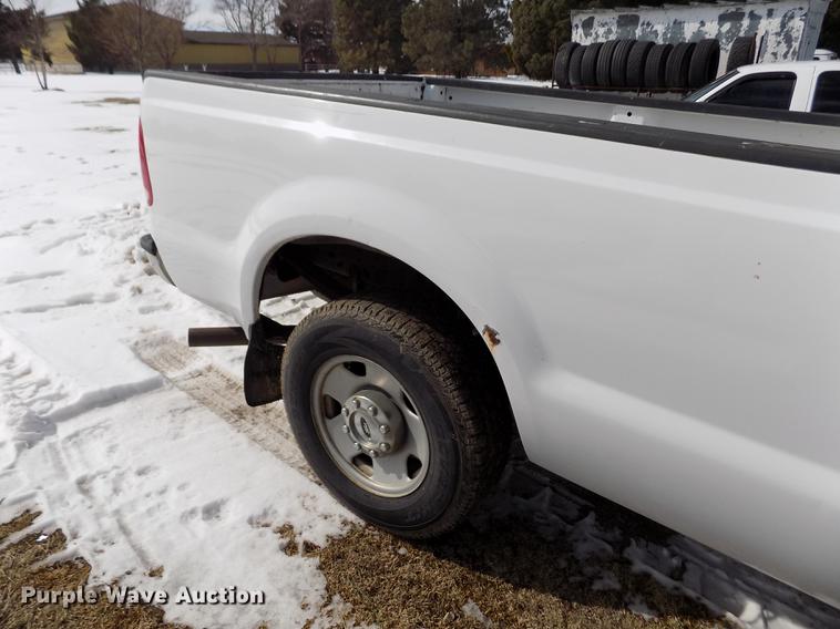 image for item FA9505 2006 Ford F250 Super Duty XL SuperCab pickup truck