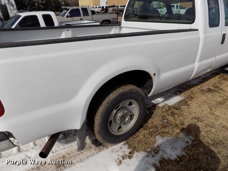 image for item FA9505 2006 Ford F250 Super Duty XL SuperCab pickup truck