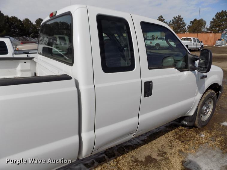 image for item FA9505 2006 Ford F250 Super Duty XL SuperCab pickup truck