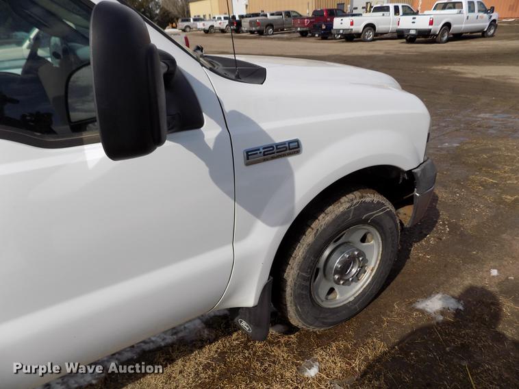 image for item FA9505 2006 Ford F250 Super Duty XL SuperCab pickup truck