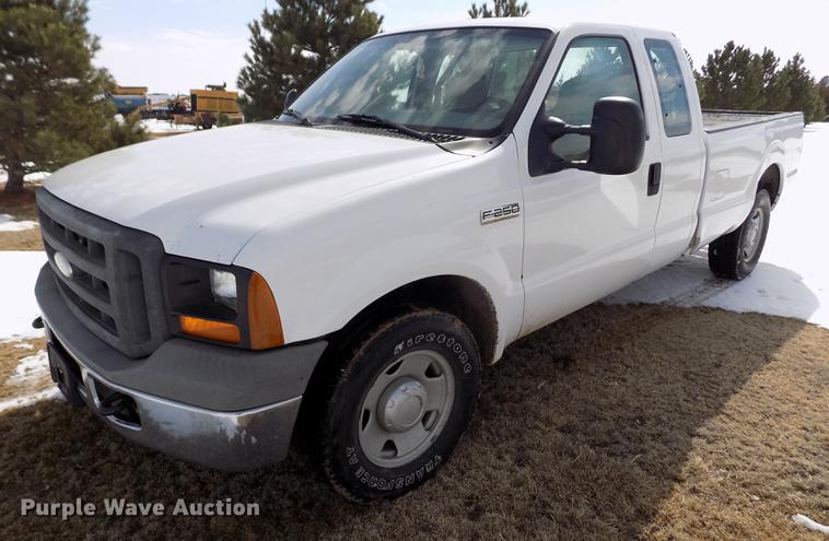 image for item FA9506 2007 Ford F250 Super Duty XL SuperCab pickup truck