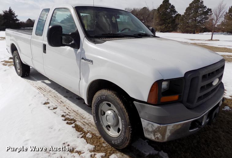 image for item FA9506 2007 Ford F250 Super Duty XL SuperCab pickup truck