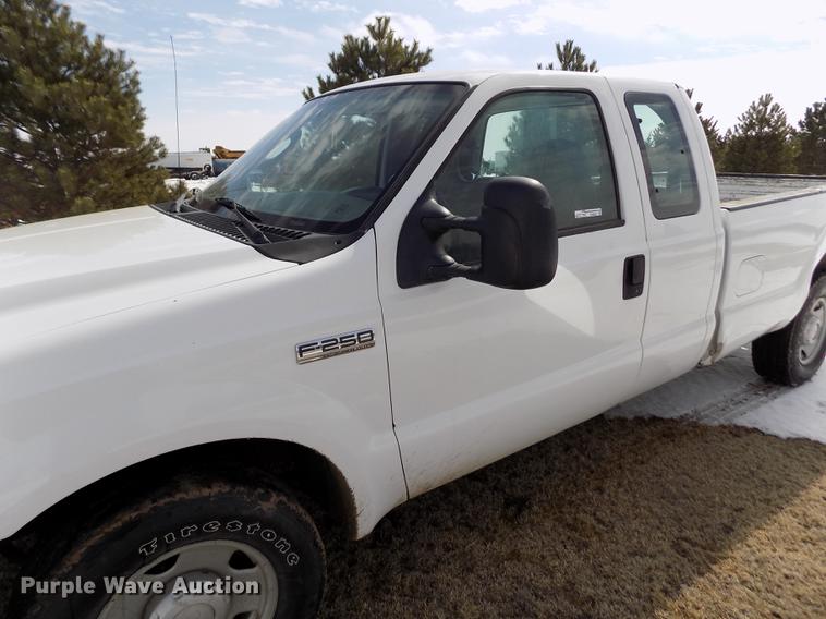 image for item FA9506 2007 Ford F250 Super Duty XL SuperCab pickup truck