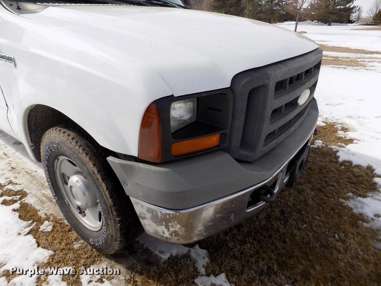 image for item FA9506 2007 Ford F250 Super Duty XL SuperCab pickup truck