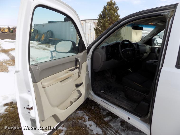 image for item FA9508 2011 Chevrolet Silverado 1500 Ext. Cab flatbed pickup truck