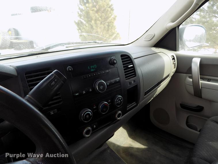 image for item FA9508 2011 Chevrolet Silverado 1500 Ext. Cab flatbed pickup truck