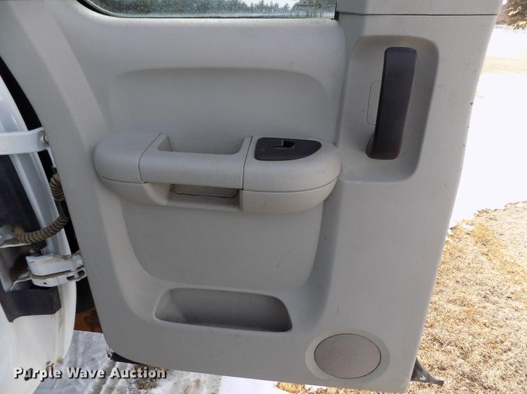 image for item FA9508 2011 Chevrolet Silverado 1500 Ext. Cab flatbed pickup truck