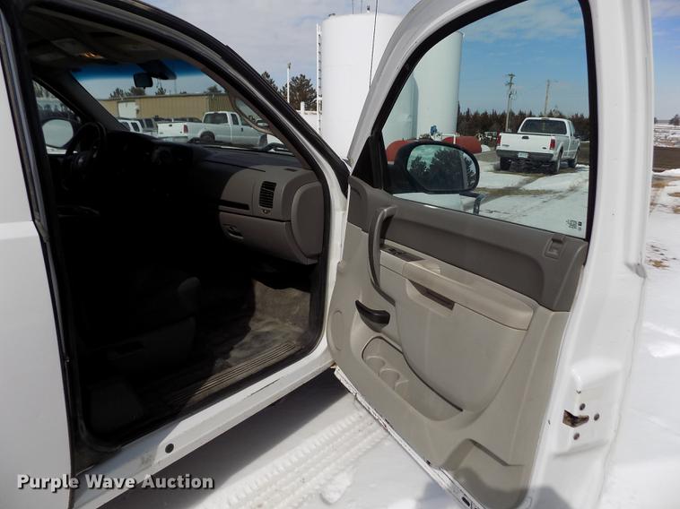 image for item FA9508 2011 Chevrolet Silverado 1500 Ext. Cab flatbed pickup truck