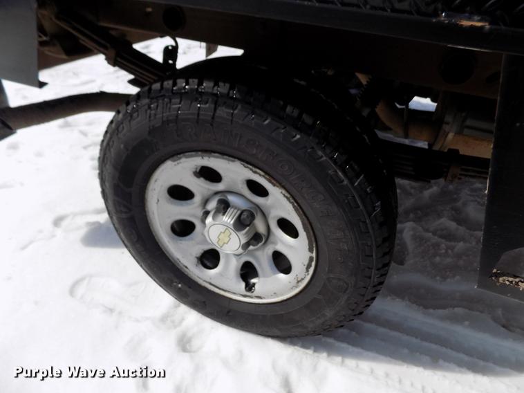 image for item FA9508 2011 Chevrolet Silverado 1500 Ext. Cab flatbed pickup truck