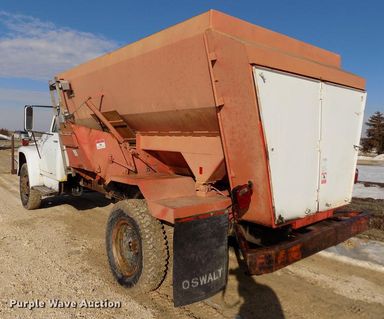 image for item FA9511 1976 International Loadstar 1600 feed mixer truck