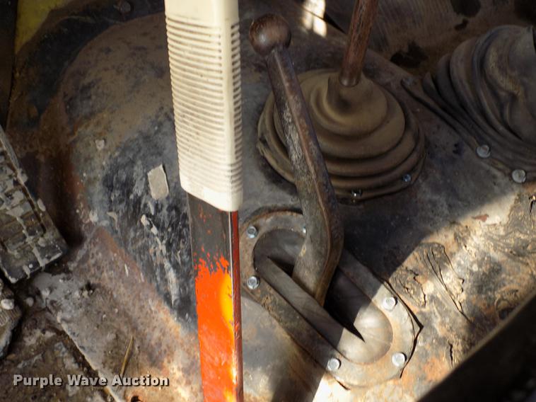 image for item FA9511 1976 International Loadstar 1600 feed mixer truck