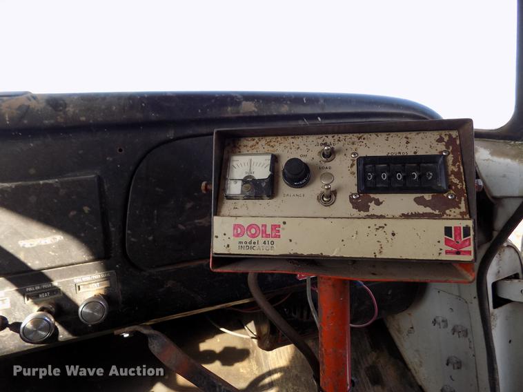 image for item FA9511 1976 International Loadstar 1600 feed mixer truck