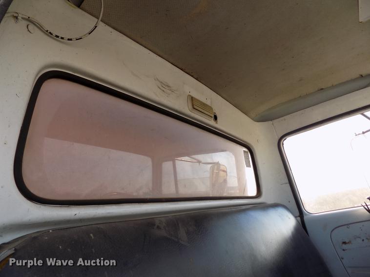 image for item FA9511 1976 International Loadstar 1600 feed mixer truck