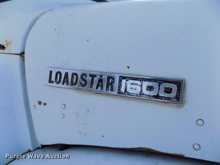 image for item FA9511 1976 International Loadstar 1600 feed mixer truck