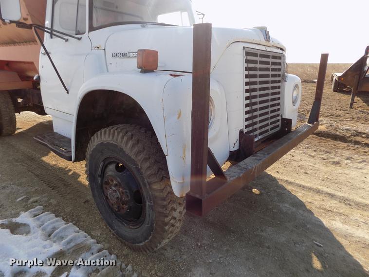 image for item FA9511 1976 International Loadstar 1600 feed mixer truck
