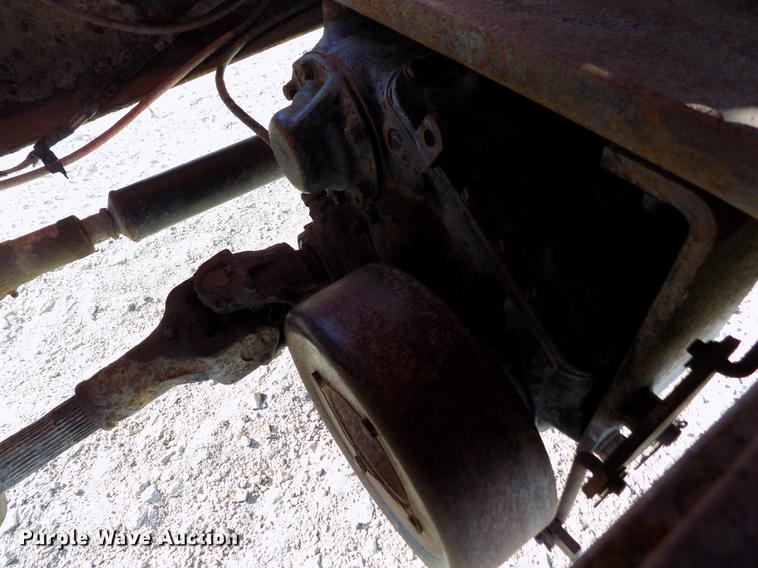 image for item FA9511 1976 International Loadstar 1600 feed mixer truck