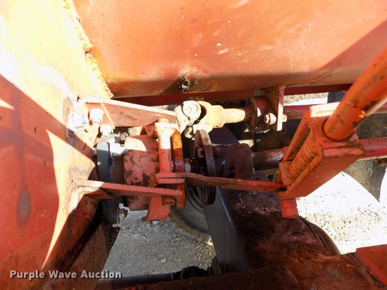 image for item FA9511 1976 International Loadstar 1600 feed mixer truck