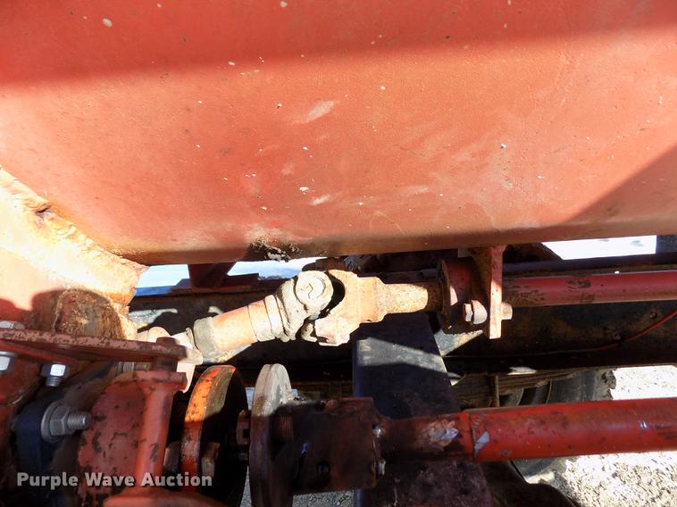 image for item FA9511 1976 International Loadstar 1600 feed mixer truck